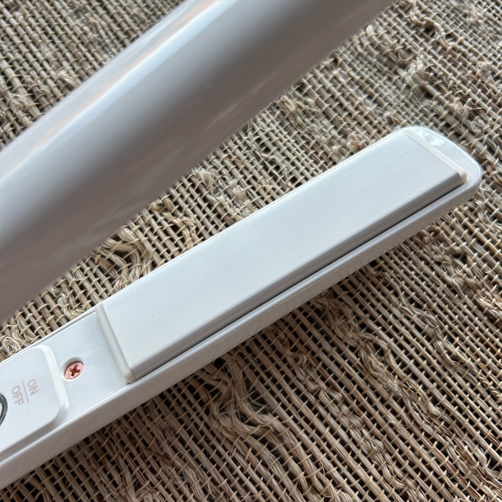 T3 single pass compact flat iron